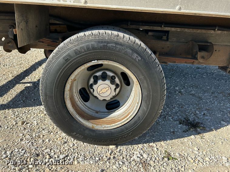 image for item NR9424 2007 Chevrolet Express 3500 box truck