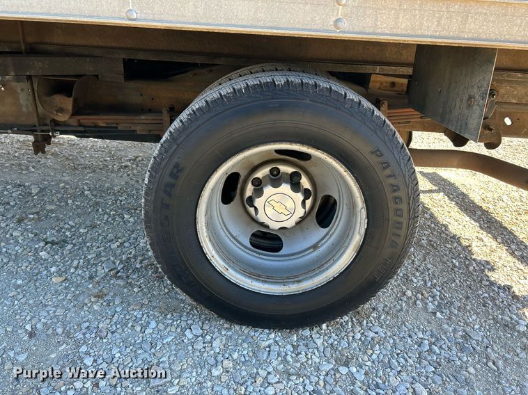 image for item NR9424 2007 Chevrolet Express 3500 box truck