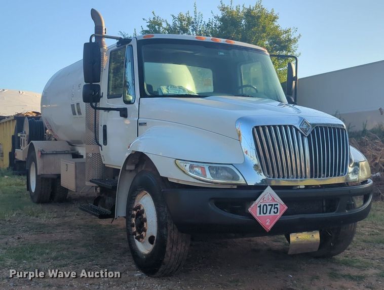 image for item NW9747 2008 International  Durastar  4300 tank truck