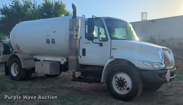 image for item NW9747 2008 International  Durastar  4300 tank truck