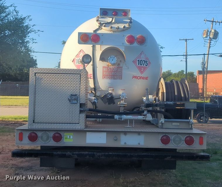 image for item NW9747 2008 International  Durastar  4300 tank truck