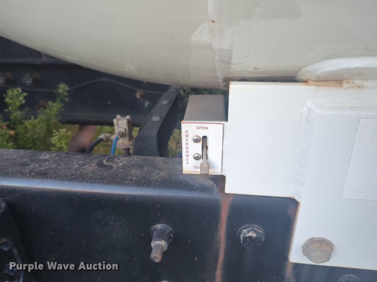 image for item NW9747 2008 International  Durastar  4300 tank truck