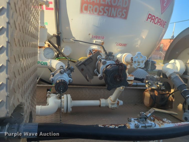 image for item NW9747 2008 International  Durastar  4300 tank truck