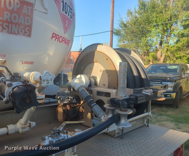 image for item NW9747 2008 International  Durastar  4300 tank truck