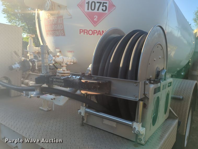 image for item NW9747 2008 International  Durastar  4300 tank truck