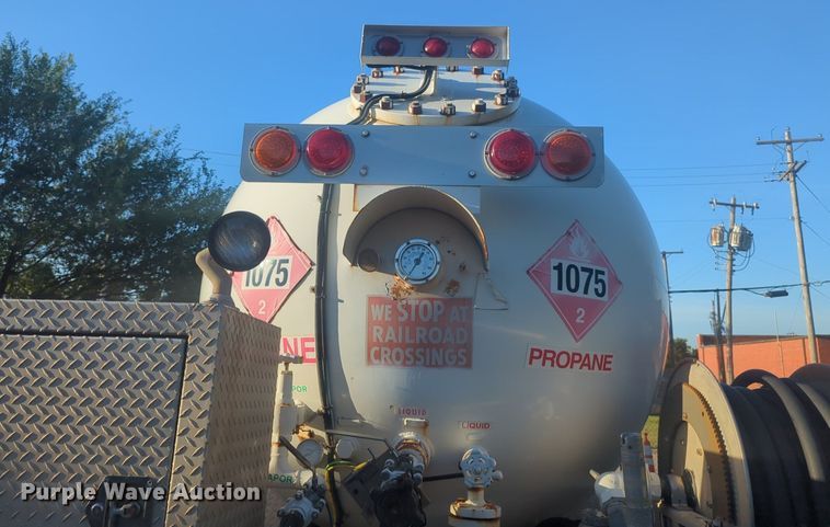 image for item NW9747 2008 International  Durastar  4300 tank truck