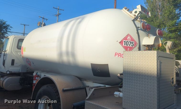 image for item NW9747 2008 International  Durastar  4300 tank truck