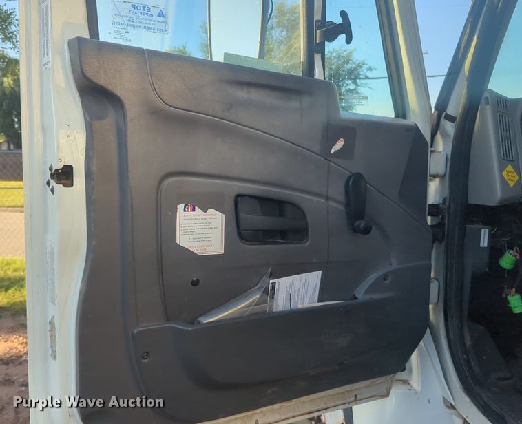 image for item NW9747 2008 International  Durastar  4300 tank truck