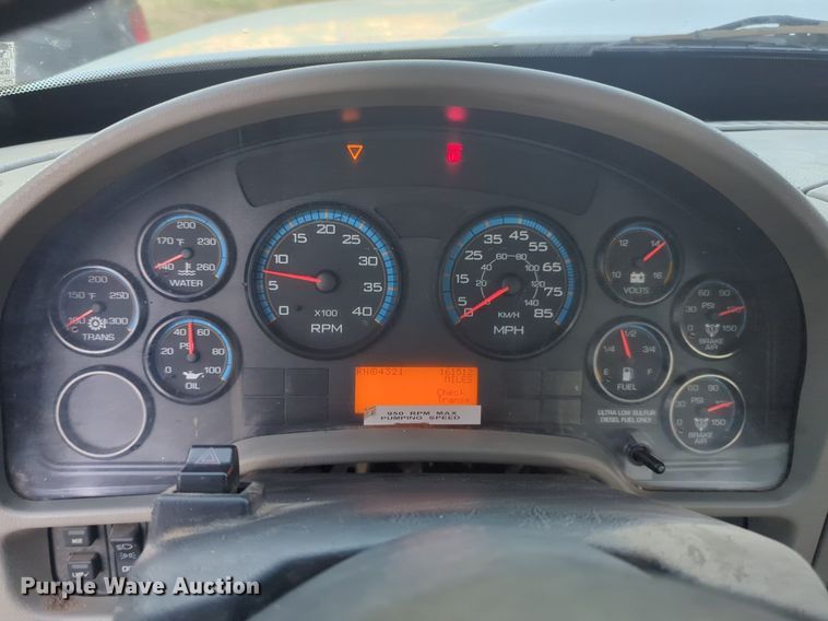 image for item NW9747 2008 International  Durastar  4300 tank truck