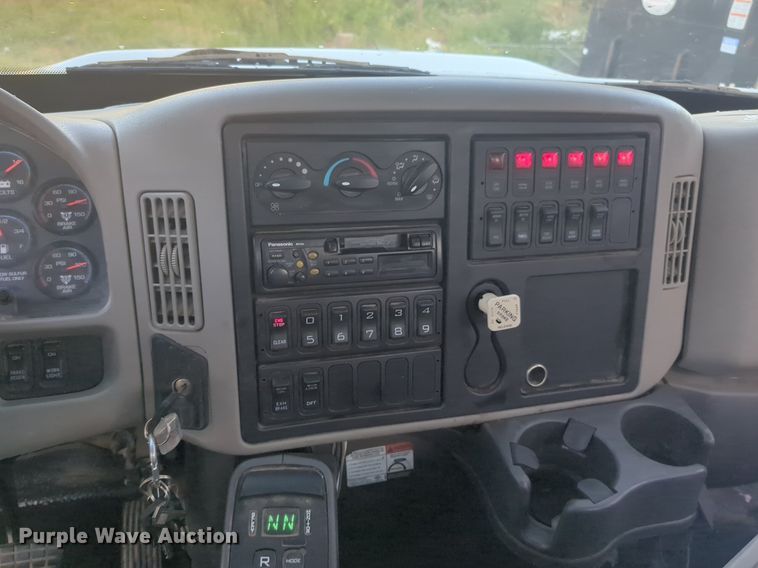 image for item NW9747 2008 International  Durastar  4300 tank truck