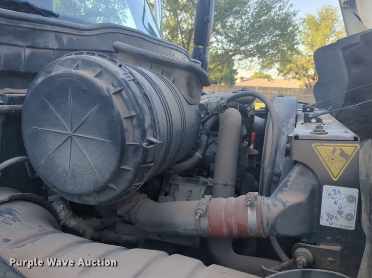 image for item NW9747 2008 International  Durastar  4300 tank truck