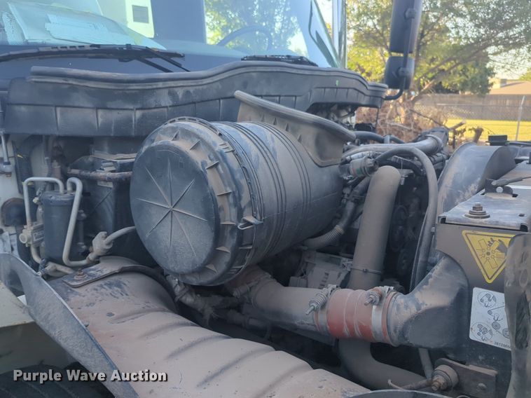 image for item NW9747 2008 International  Durastar  4300 tank truck