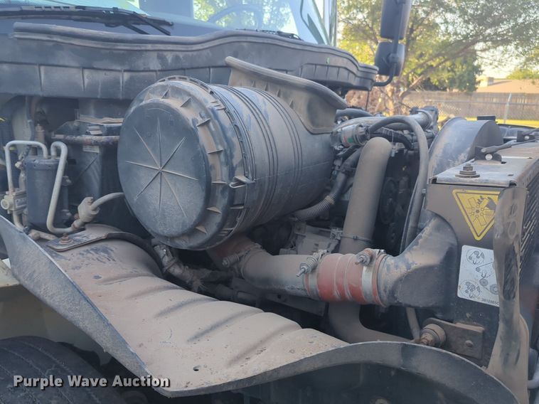 image for item NW9747 2008 International  Durastar  4300 tank truck