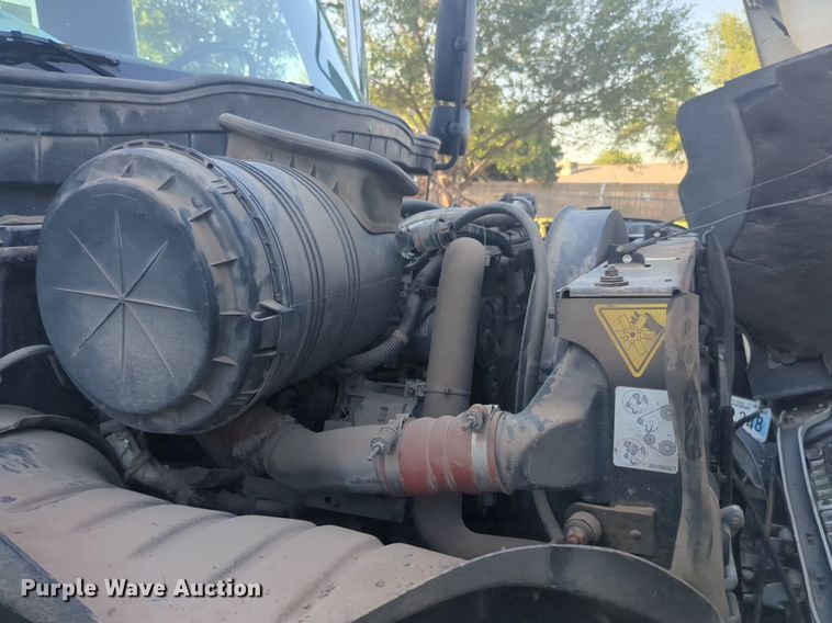 image for item NW9747 2008 International  Durastar  4300 tank truck