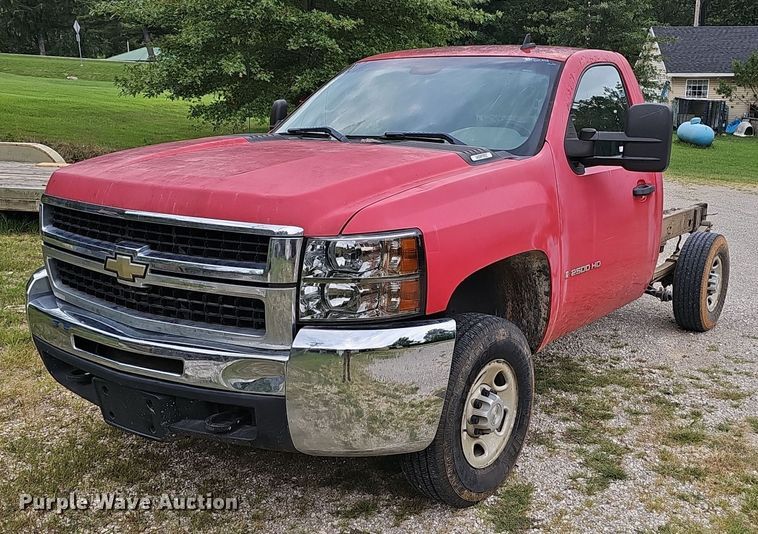 image for item NX9149 2008 Chevrolet Silverado 2500HD pickup truck cab and chassis