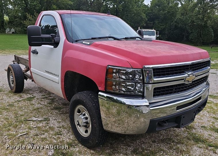 image for item NX9149 2008 Chevrolet Silverado 2500HD pickup truck cab and chassis