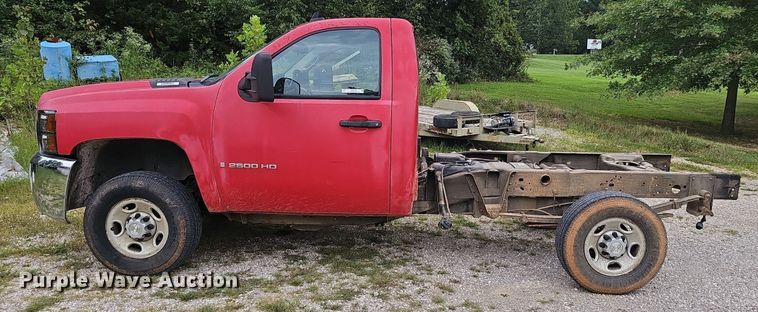 image for item NX9149 2008 Chevrolet Silverado 2500HD pickup truck cab and chassis