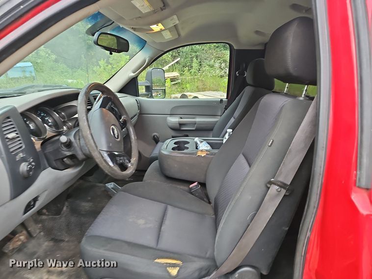 image for item NX9149 2008 Chevrolet Silverado 2500HD pickup truck cab and chassis