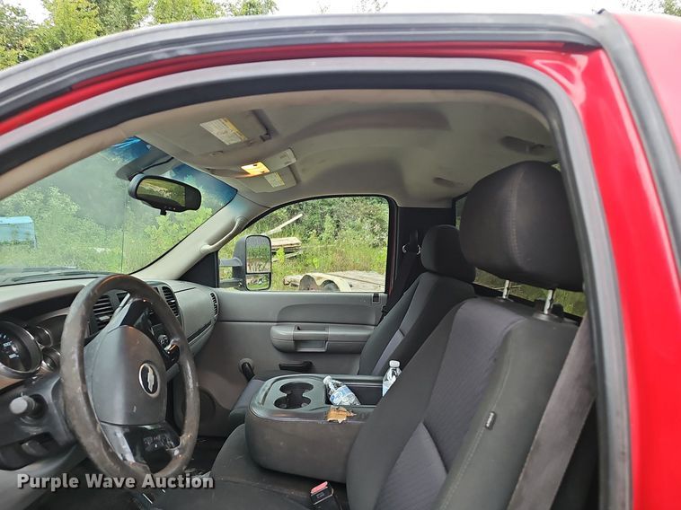 image for item NX9149 2008 Chevrolet Silverado 2500HD pickup truck cab and chassis