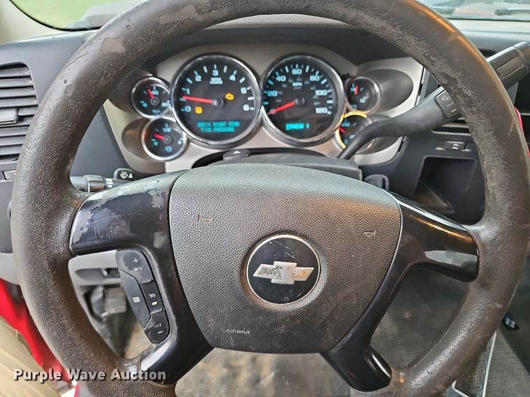 image for item NX9149 2008 Chevrolet Silverado 2500HD pickup truck cab and chassis