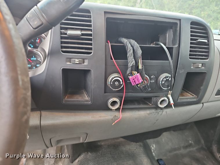 image for item NX9149 2008 Chevrolet Silverado 2500HD pickup truck cab and chassis