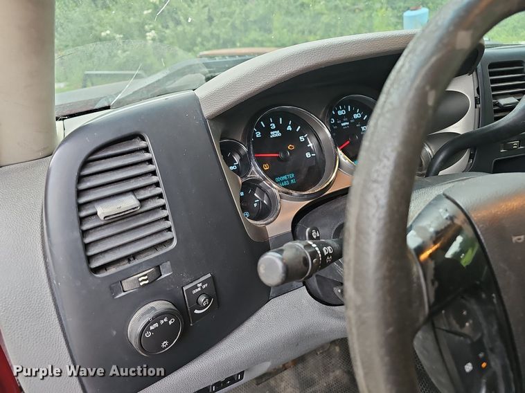 image for item NX9149 2008 Chevrolet Silverado 2500HD pickup truck cab and chassis