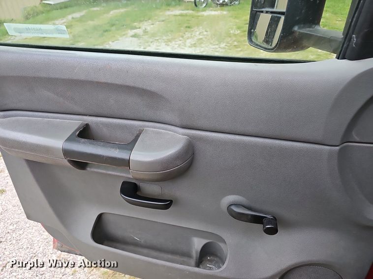 image for item NX9149 2008 Chevrolet Silverado 2500HD pickup truck cab and chassis