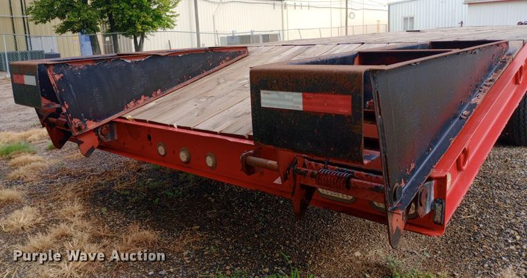 image for item NY9440 2000 Trail-eze equipment trailer