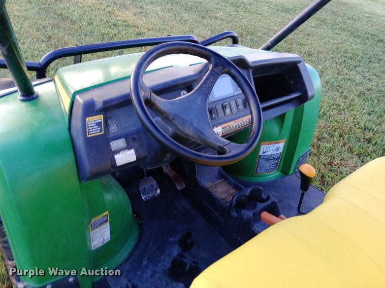 image for item NY9475 2013 John Deere 825i Gator utility vehicle