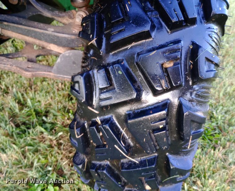 image for item NY9475 2013 John Deere 825i Gator utility vehicle