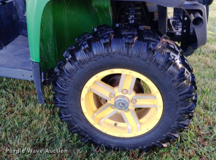 image for item NY9475 2013 John Deere 825i Gator utility vehicle