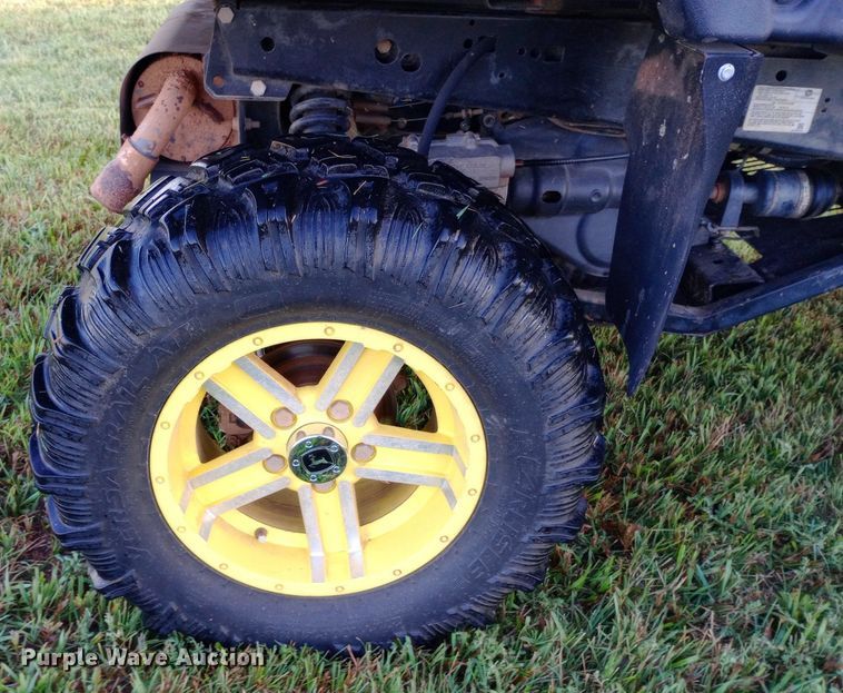 image for item NY9475 2013 John Deere 825i Gator utility vehicle