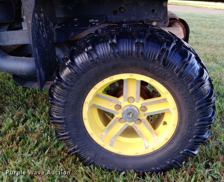 image for item NY9475 2013 John Deere 825i Gator utility vehicle