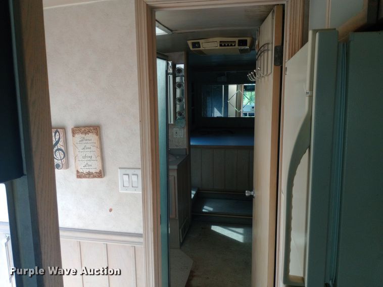 image for item NY9498 1978 AMGN Greyhound  RV