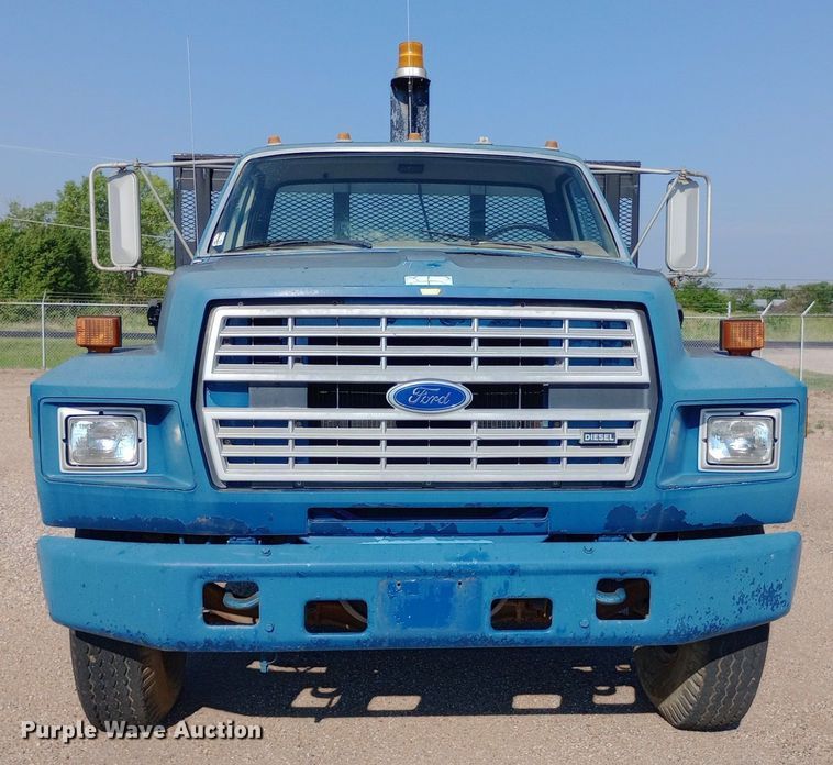 image for item NY9500 1989 Ford  F600 flatbed truck