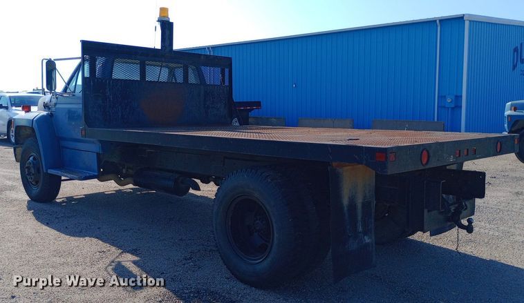 image for item NY9500 1989 Ford  F600 flatbed truck