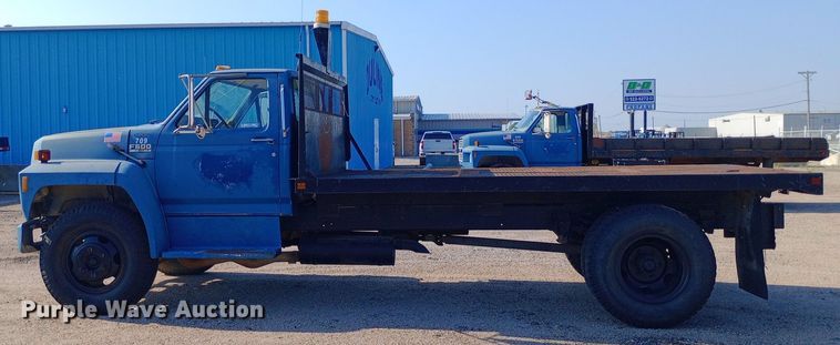 image for item NY9500 1989 Ford  F600 flatbed truck