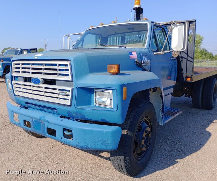 image for item NY9500 1989 Ford  F600 flatbed truck