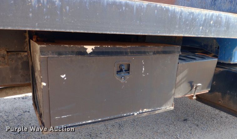 image for item NY9500 1989 Ford  F600 flatbed truck