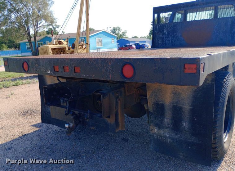 image for item NY9500 1989 Ford  F600 flatbed truck