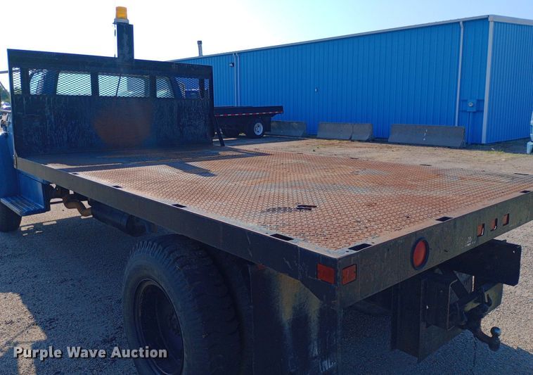 image for item NY9500 1989 Ford  F600 flatbed truck