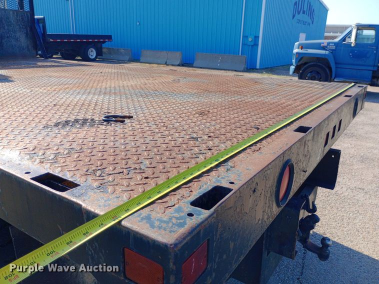 image for item NY9500 1989 Ford  F600 flatbed truck