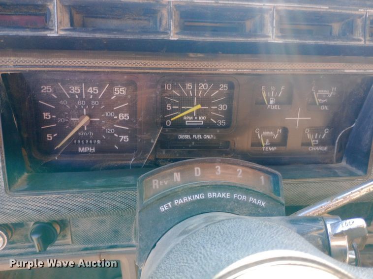 image for item NY9500 1989 Ford  F600 flatbed truck