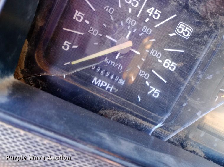 image for item NY9500 1989 Ford  F600 flatbed truck