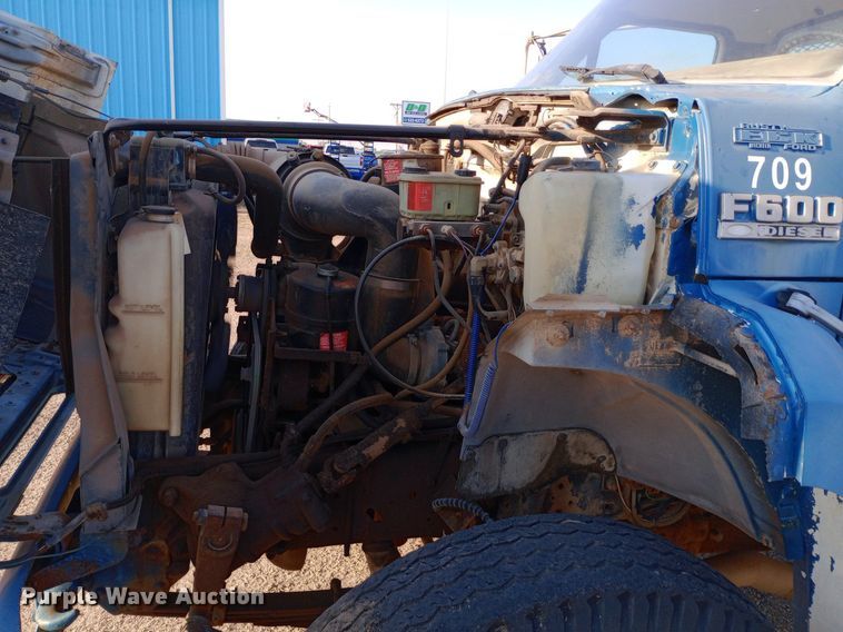 image for item NY9500 1989 Ford  F600 flatbed truck