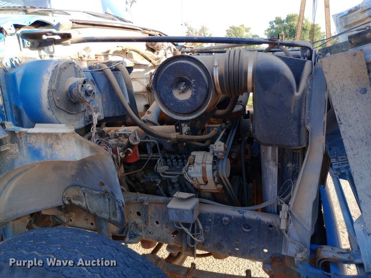 image for item NY9500 1989 Ford  F600 flatbed truck