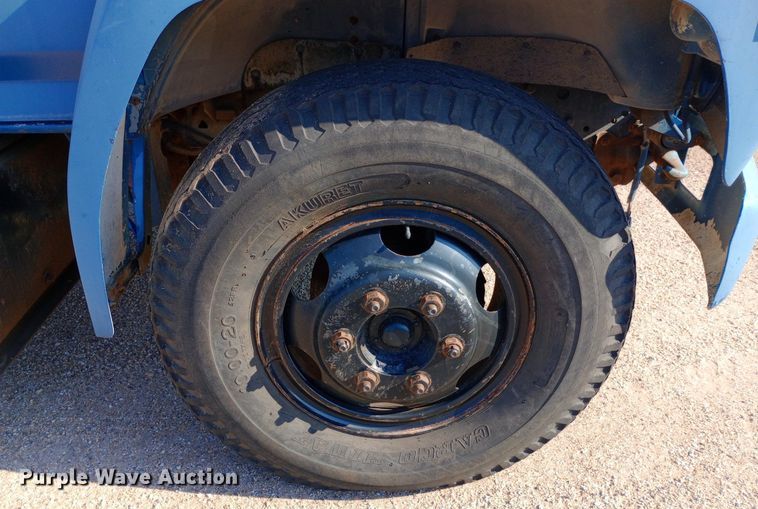 image for item NY9500 1989 Ford  F600 flatbed truck