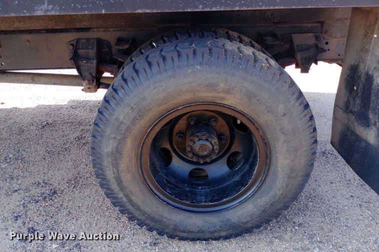 image for item NY9500 1989 Ford  F600 flatbed truck