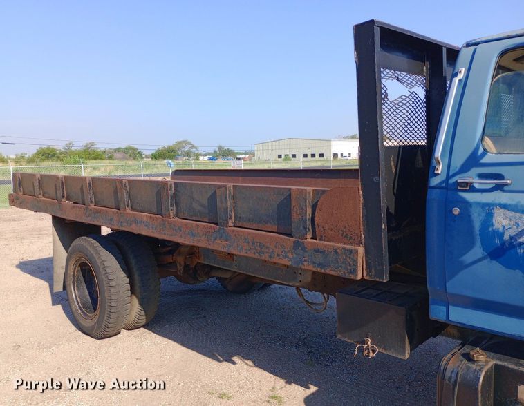 image for item NY9501 1989 Ford F600 dump flatbed truck