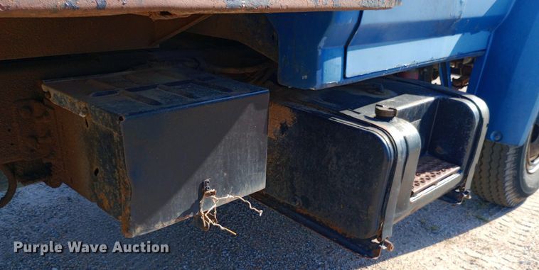 image for item NY9501 1989 Ford F600 dump flatbed truck